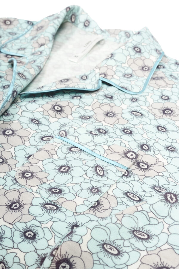 detalle chaquetilla pijama abierta de flores