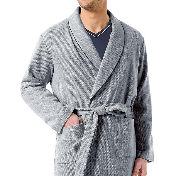 Homewear hombre de invierno 7 Man in long winter coat, double-breasted