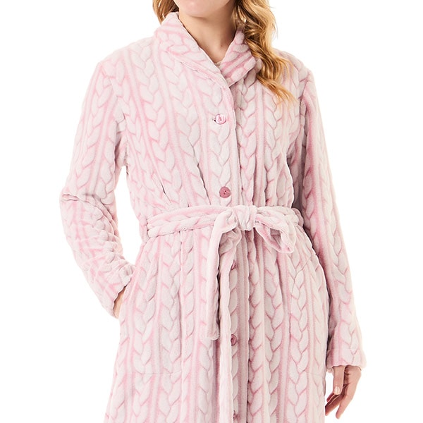 Homewear hombre de invierno 6 Woman in winter coat with braided fabric cross over